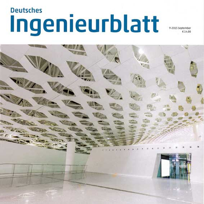 Dachansicht eines modernen Innenraums mit auffälliger, gewellter Decke und hellen Wänden. Der Boden ist ebenfalls hell, und es gibt Glaswände im Hintergrund. Oben links steht der Titel "Deutsches Ingenieurblatt" mit dem Datum und Preis.