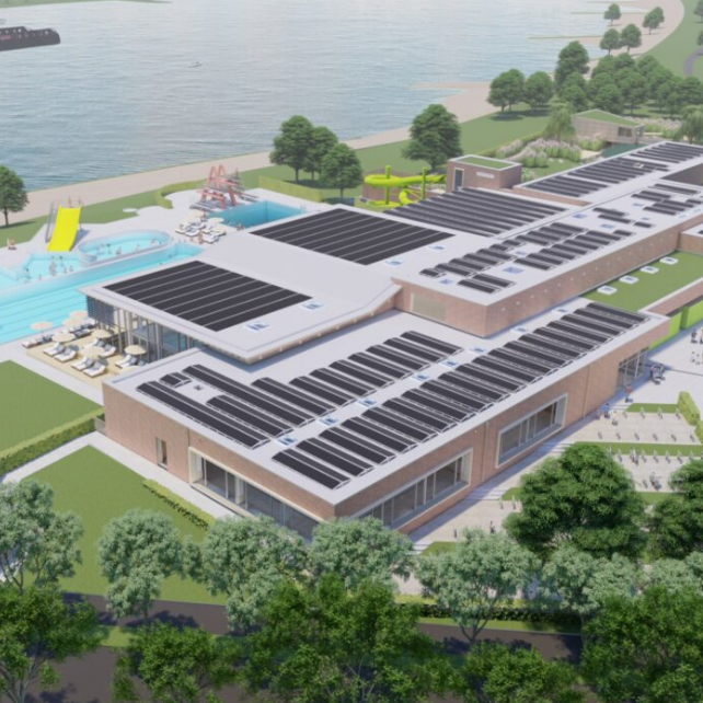 Eine moderne Freizeitanlage mit einem großen Schwimmbad, Rutschen und Liegestühlen. Das Gebäude hat Solarpanels auf dem Dach und ist von grünen Parks sowie Bäumen umgeben. Im Hintergrund ist ein Fluss und ein Schiff zu sehen.
