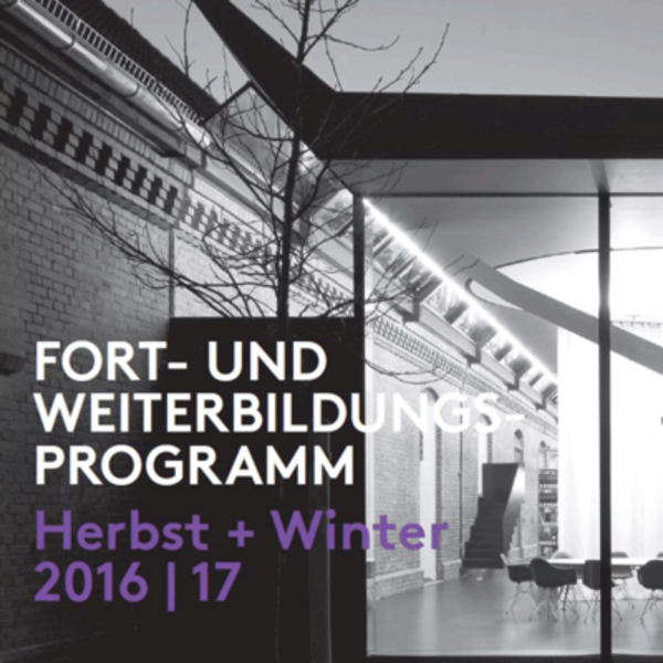 Alt-Text: Banner für ein Fort- und Weiterbildungsprogramm, das die Winter- und Herbsttermine 2016/17 anzeigt. Die Grafik zeigt eine moderne Innenarchitektur mit Tischen und Stühlen sowie einer großen Fensterfront.