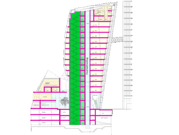 Schnittzeichnung eines modernen Gebäudes mit einem langen, grünen Innenhof, umgeben von verschiedenen Räumen und Arbeitsbereichen. Die Architektur zeigt unterschiedliche Höhen und Anordnungen, mit bunten Abschnitten für verschiedene Funktionen und klaren Markierungen.